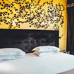 Le Petit Beaumarchais & Hotel