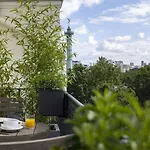 Le Petit Beaumarchais & Paris