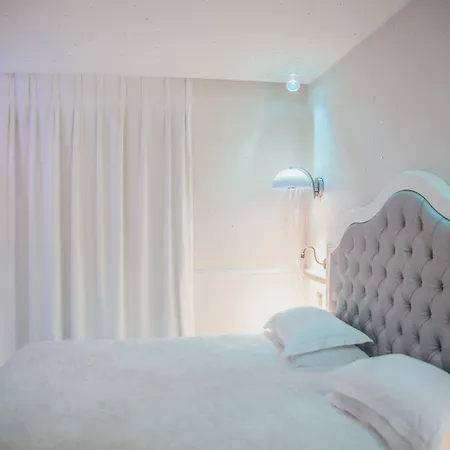 Le Petit Beaumarchais & Hotel