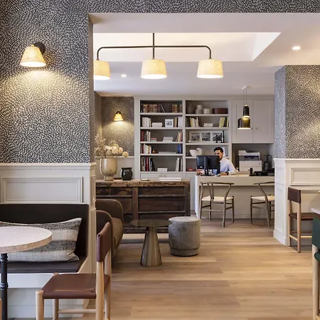 Le Petit Beaumarchais & Hotel