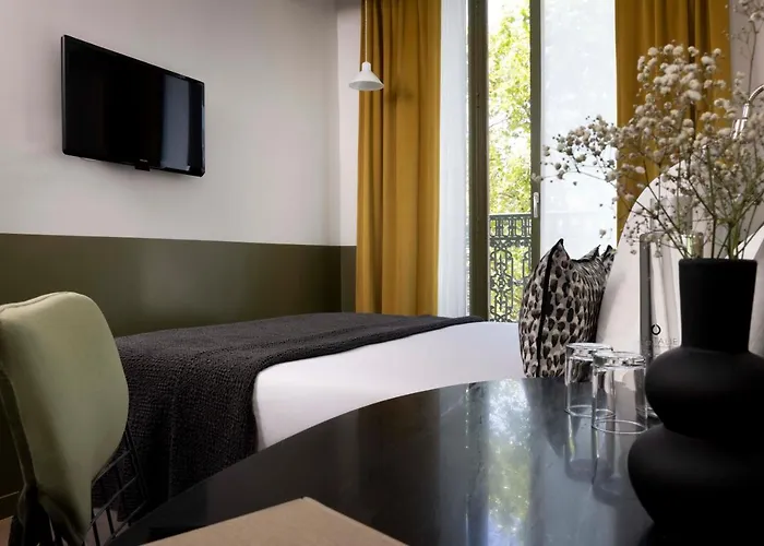 Le Petit Beaumarchais & Paris