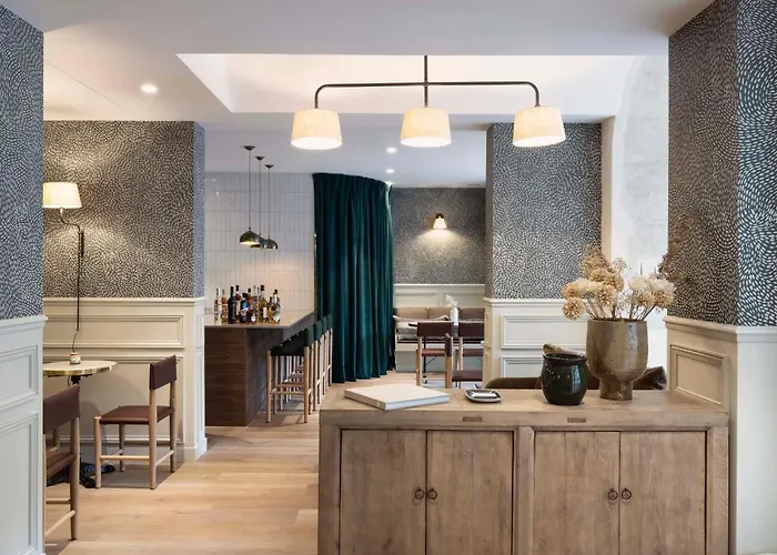 Le Petit Beaumarchais & Hotel