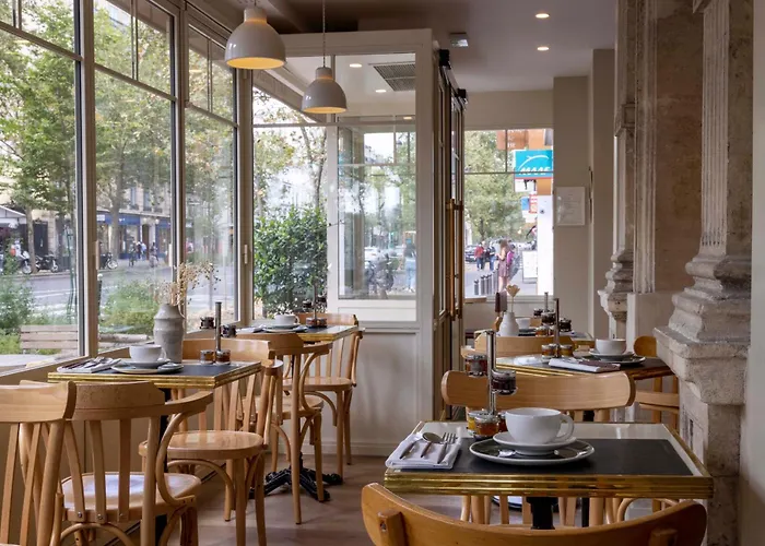 Le Petit Beaumarchais & Paris