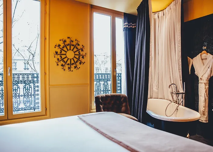 Le Petit Beaumarchais & Hotel Paris