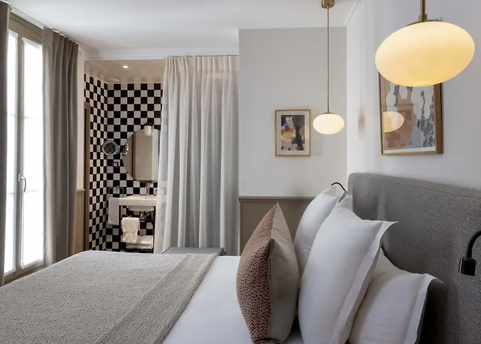 Le Petit Beaumarchais & Paris