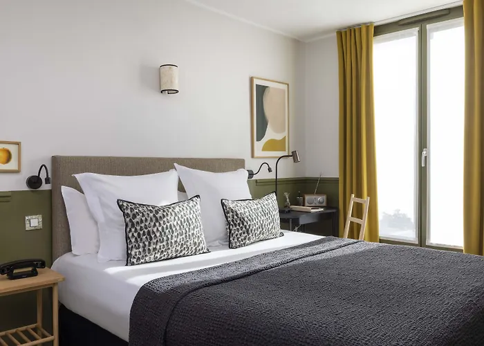 Le Petit Beaumarchais & Paris